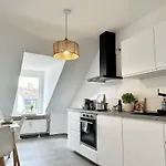 Mystay I Lofts I Superior Design شقة